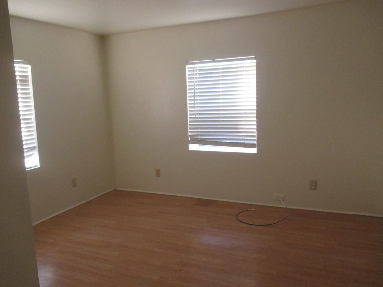 645 E St - Photo 5 of 11