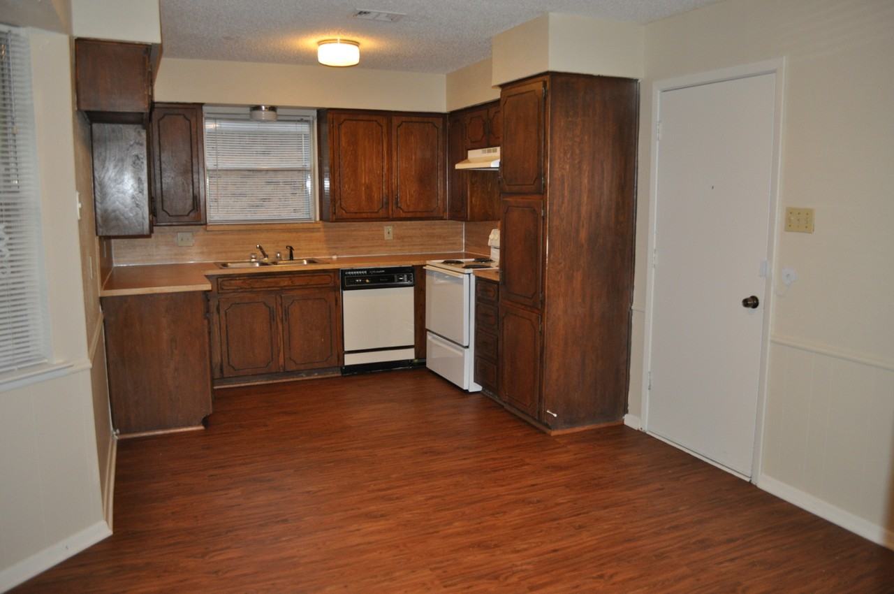 7513 Meadowbrook Dr - Photo 3 of 10