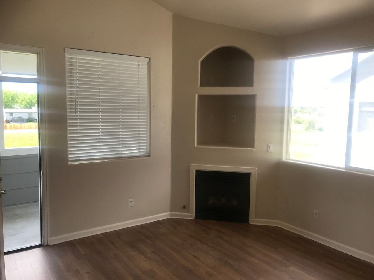 1039 S Walden Way - Photo 2 of 10