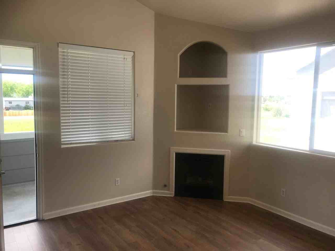 1039 S Walden Way - Photo 3 of 10