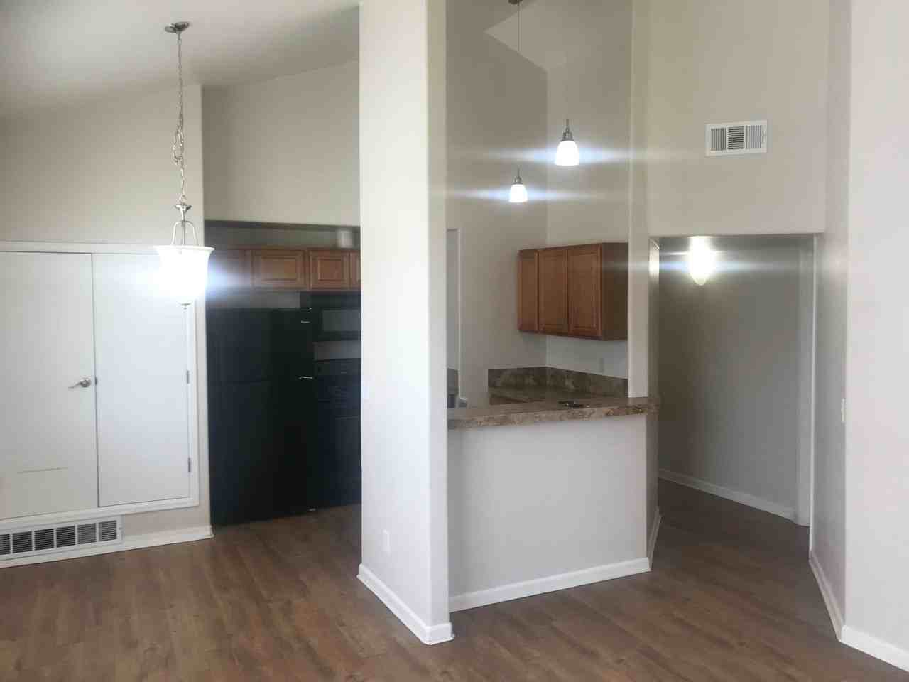 1039 S Walden Way - Photo 4 of 10