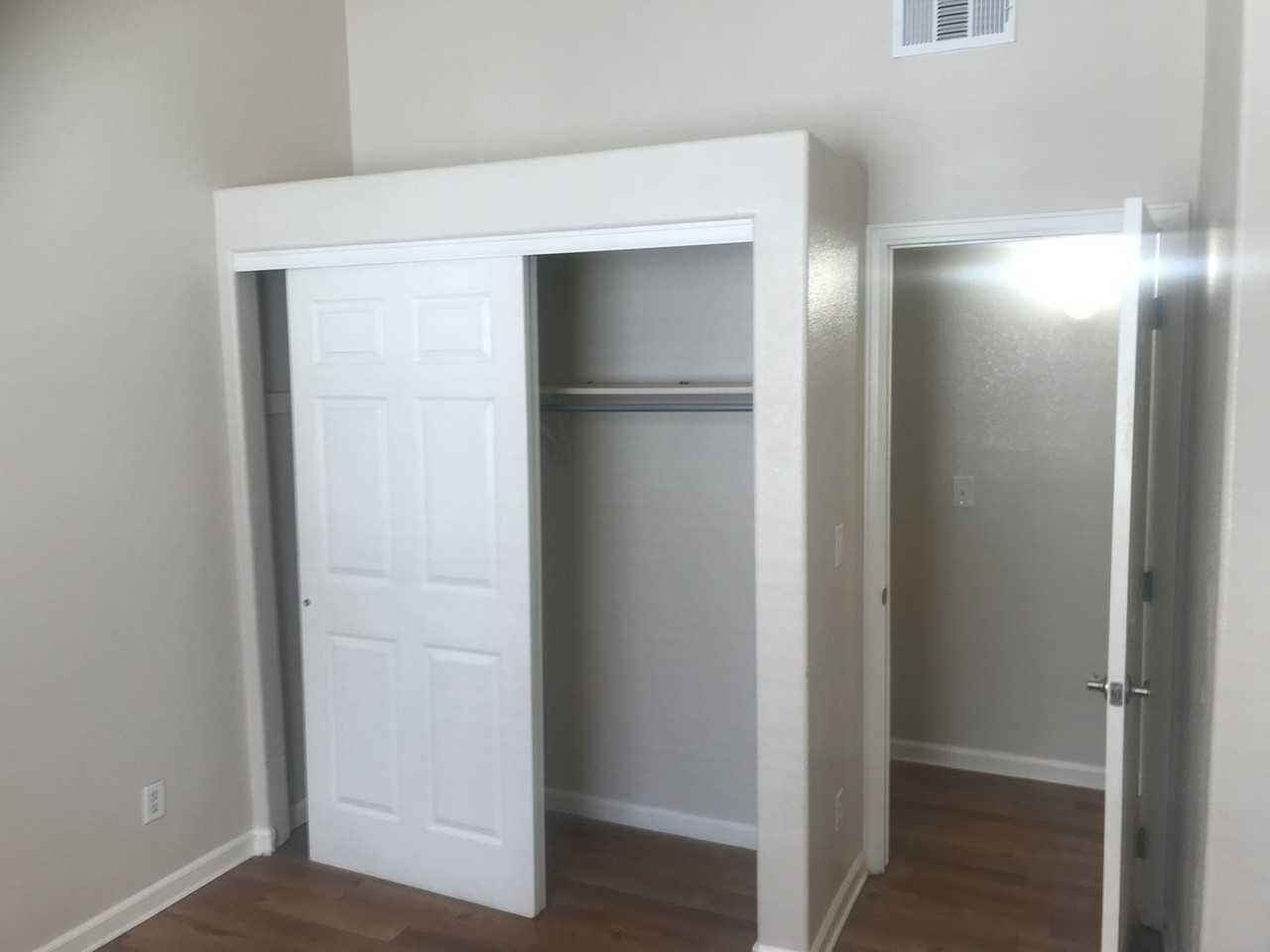1039 S Walden Way - Photo 6 of 10