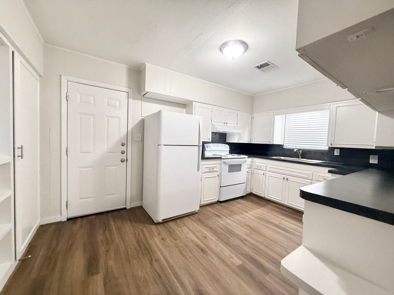 310 S Shanks St - Photo 7 of 20