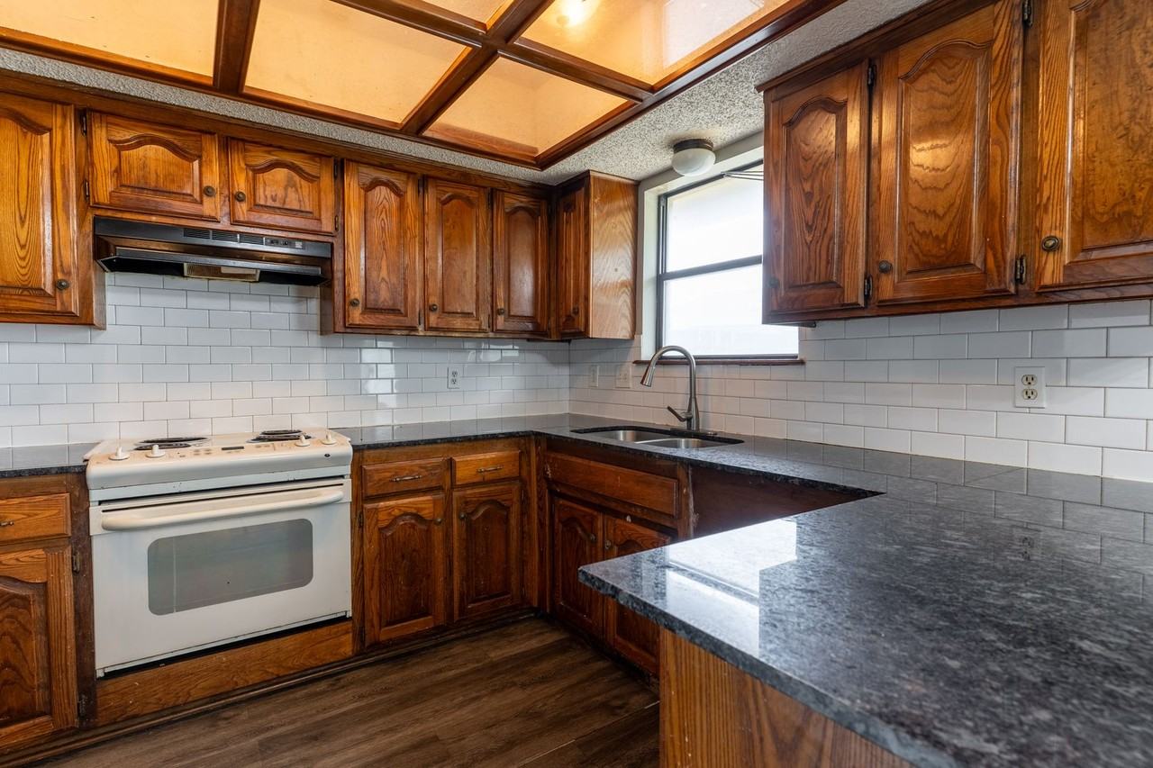 10321 Birkenhead Rd - Photo 4 of 10
