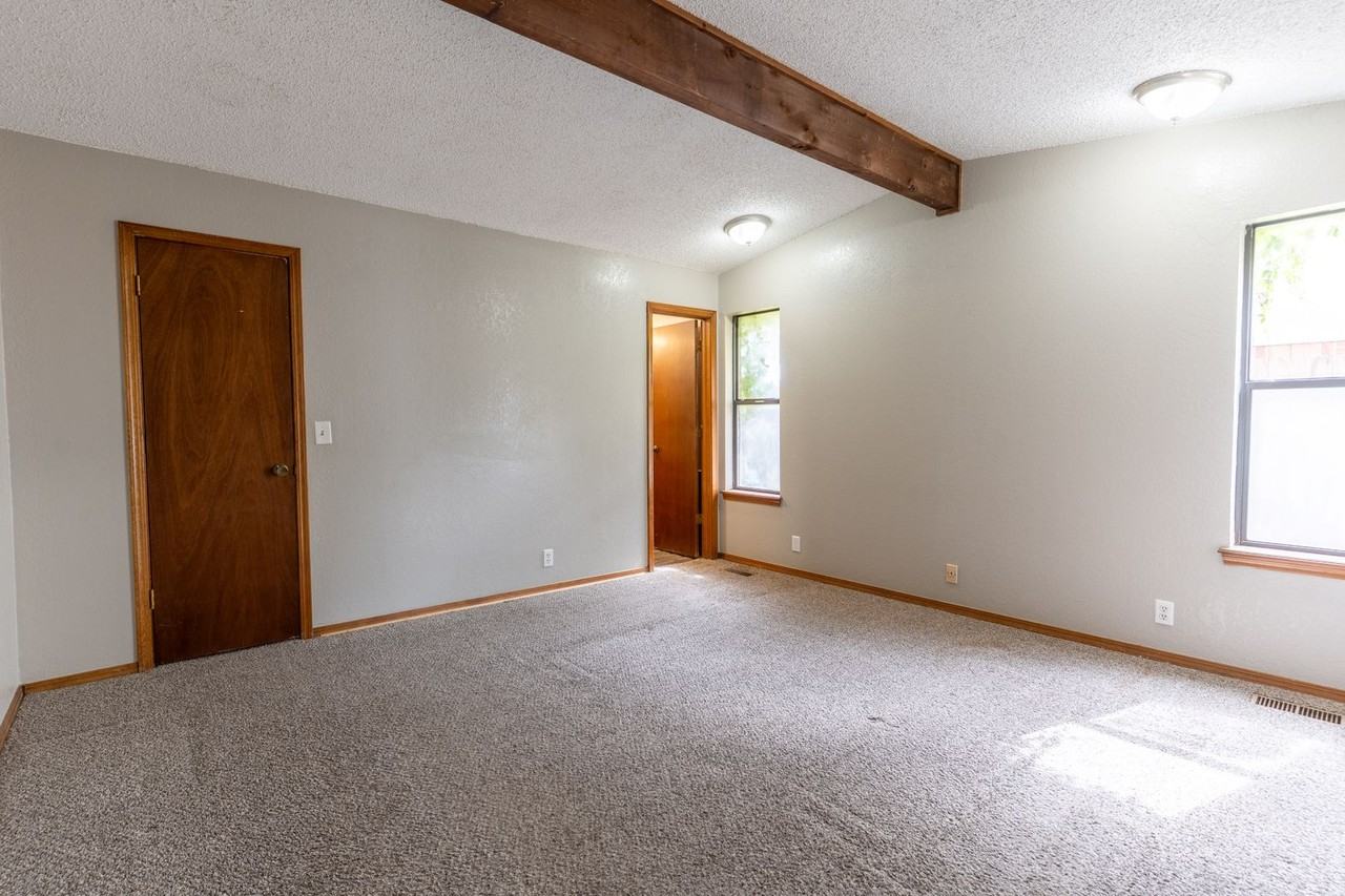 10321 Birkenhead Rd - Photo 5 of 10
