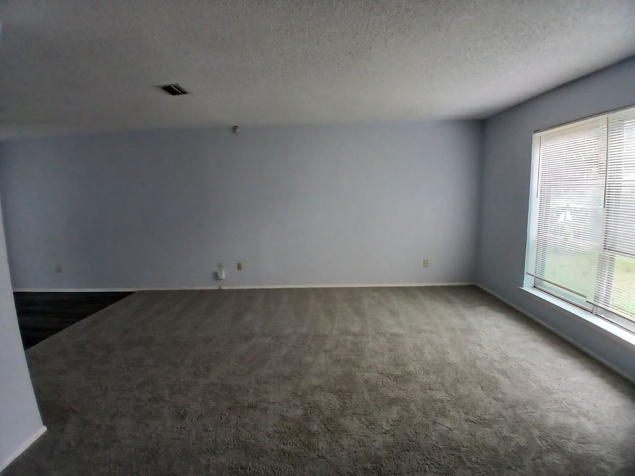 12109 Bishop Dr - Photo 6 of 42