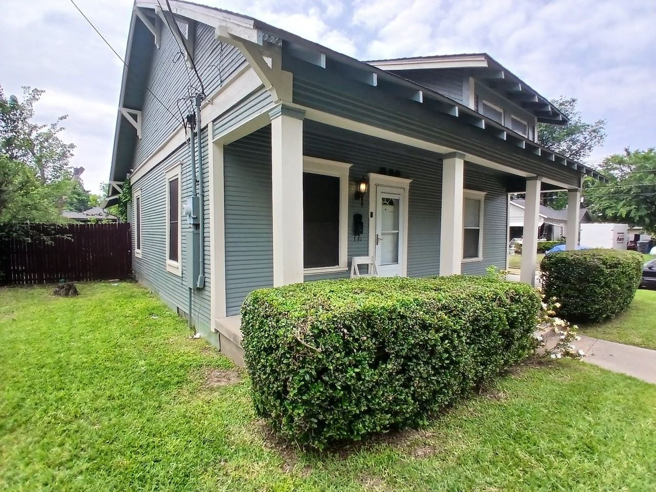 3100 Metropolitan Ave - Photo 3 of 39