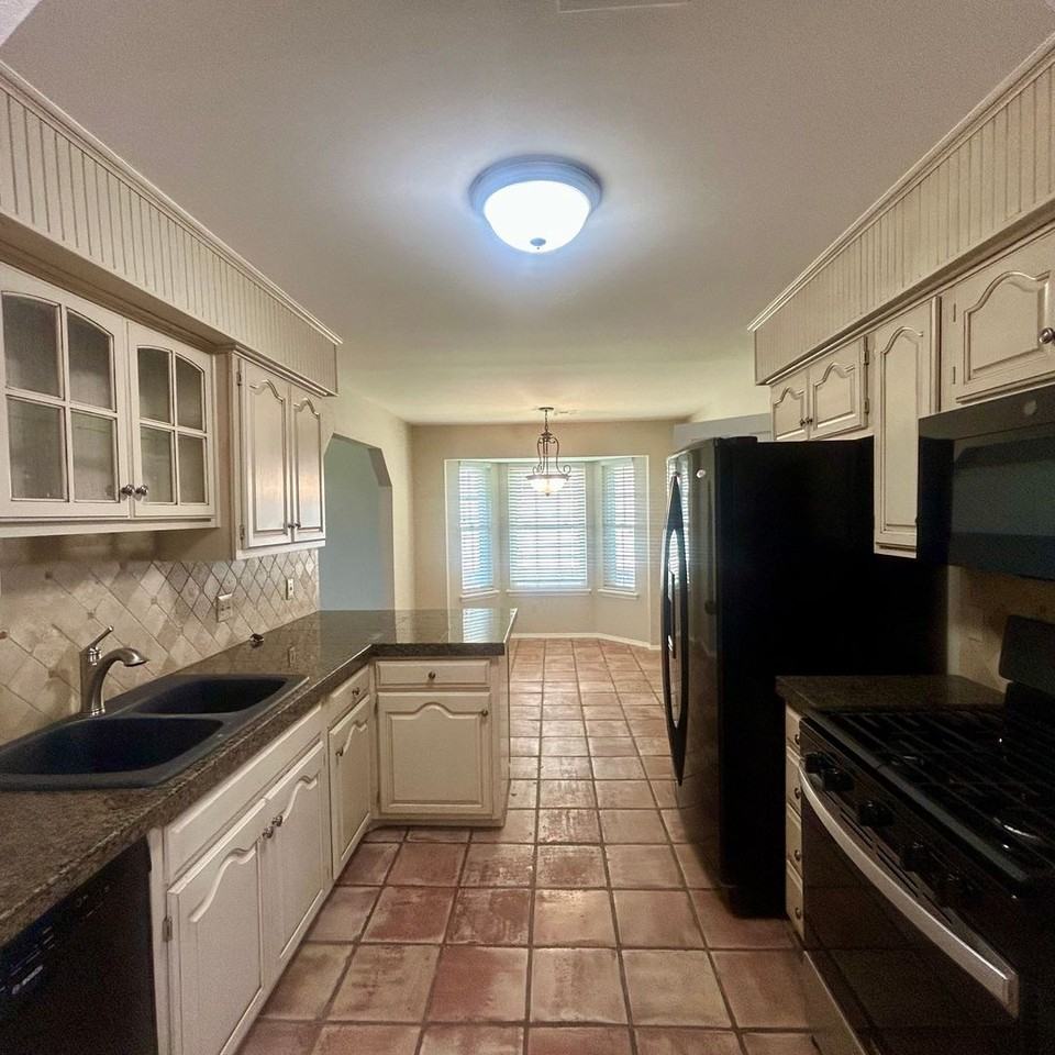 9030 S 77th East Pl - Photo 4 of 32