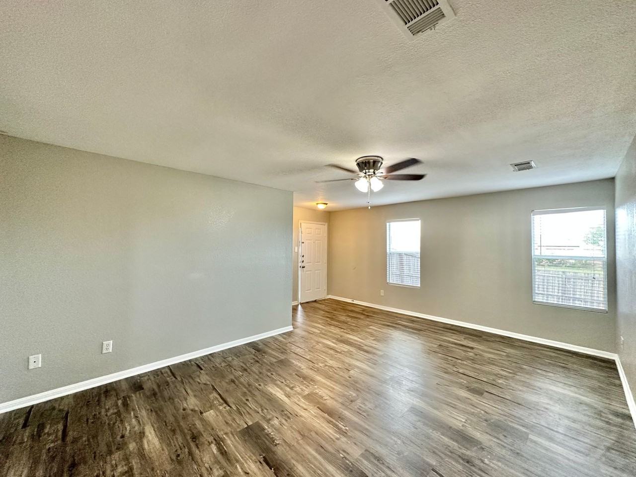 3000 Indy Dr - Photo 4 of 31