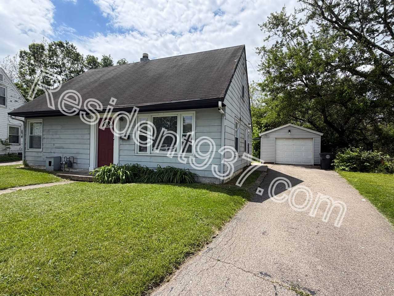 1143 Blakley Dr - Photo 2 of 15