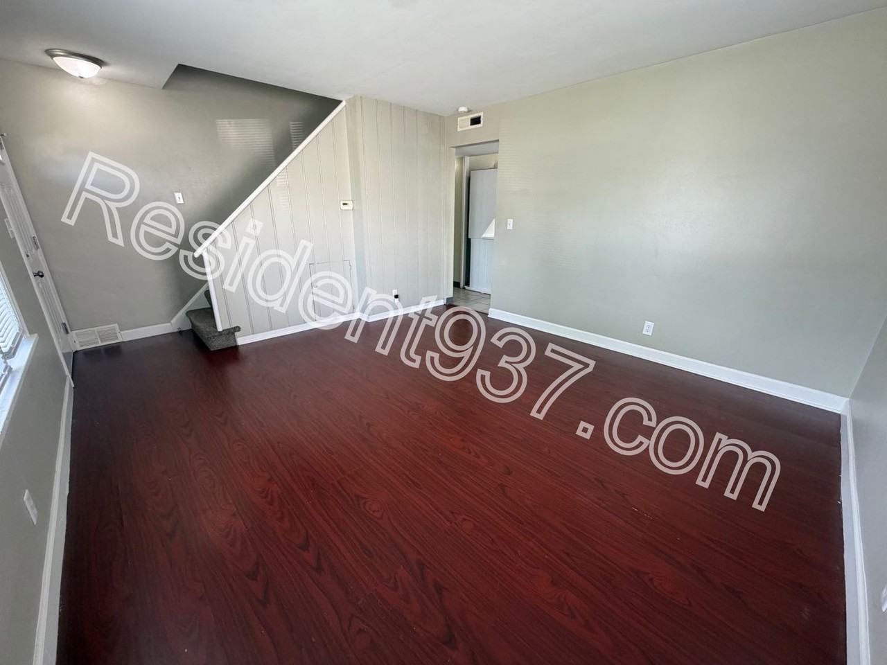 1143 Blakley Dr - Photo 4 of 15