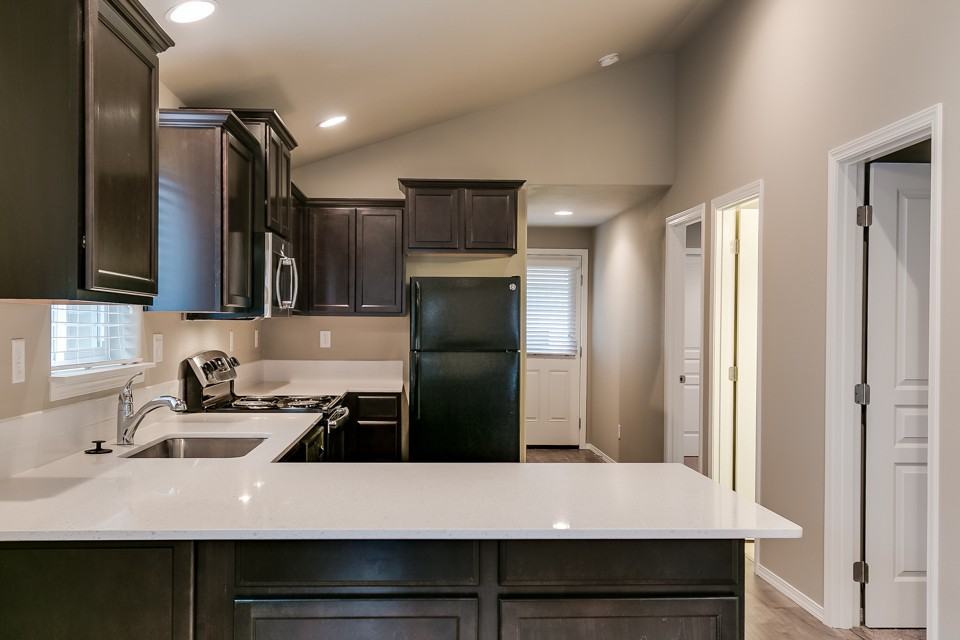 975 975 Pacific Hwy 99 South - Photo 5 of 11