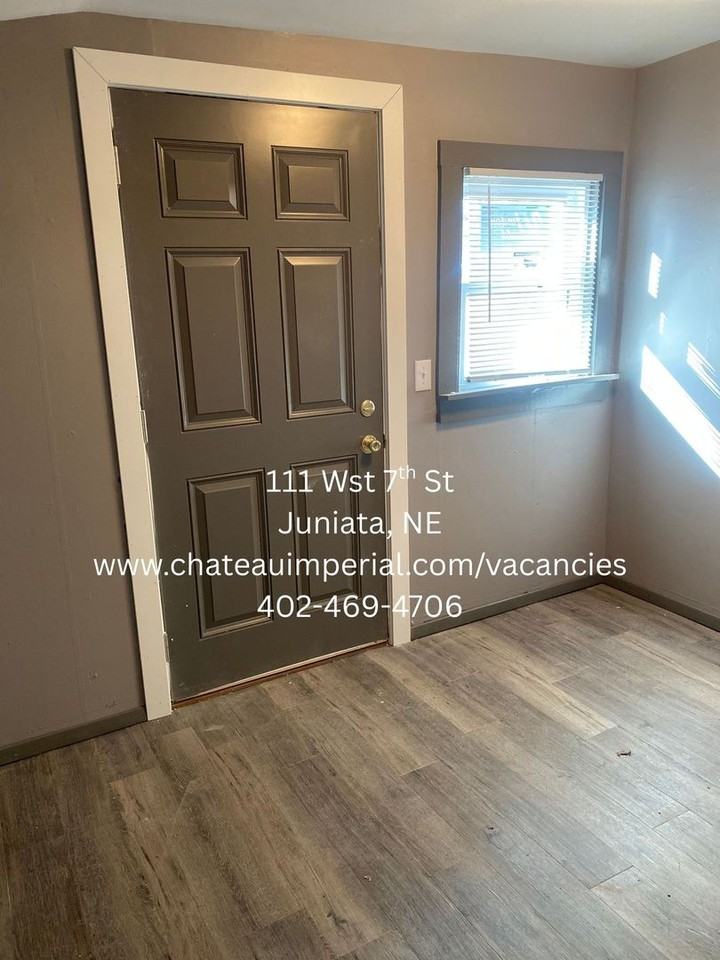 111 W 7th St - Photo 4 of 15