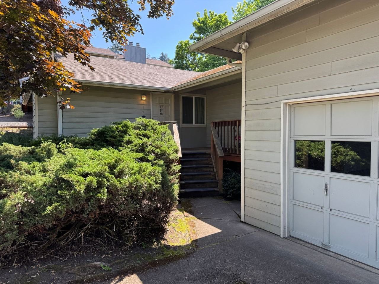 517 Janus St - Photo 2 of 25