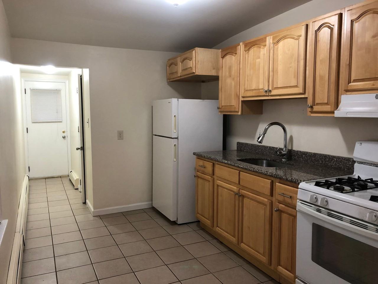 136 Barnt Ave - Photo 4 of 13