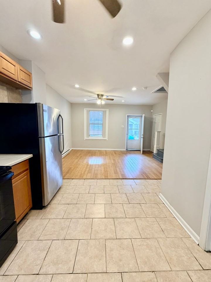 6525 Saybrook Ave - Photo 3 of 24