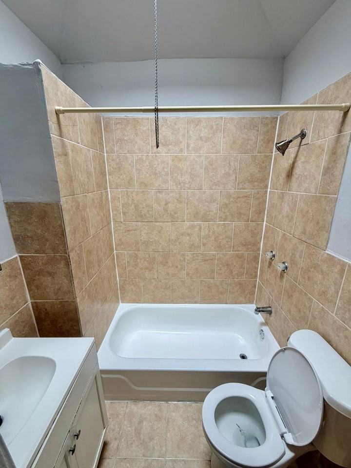 6525 Saybrook Ave - Photo 5 of 24