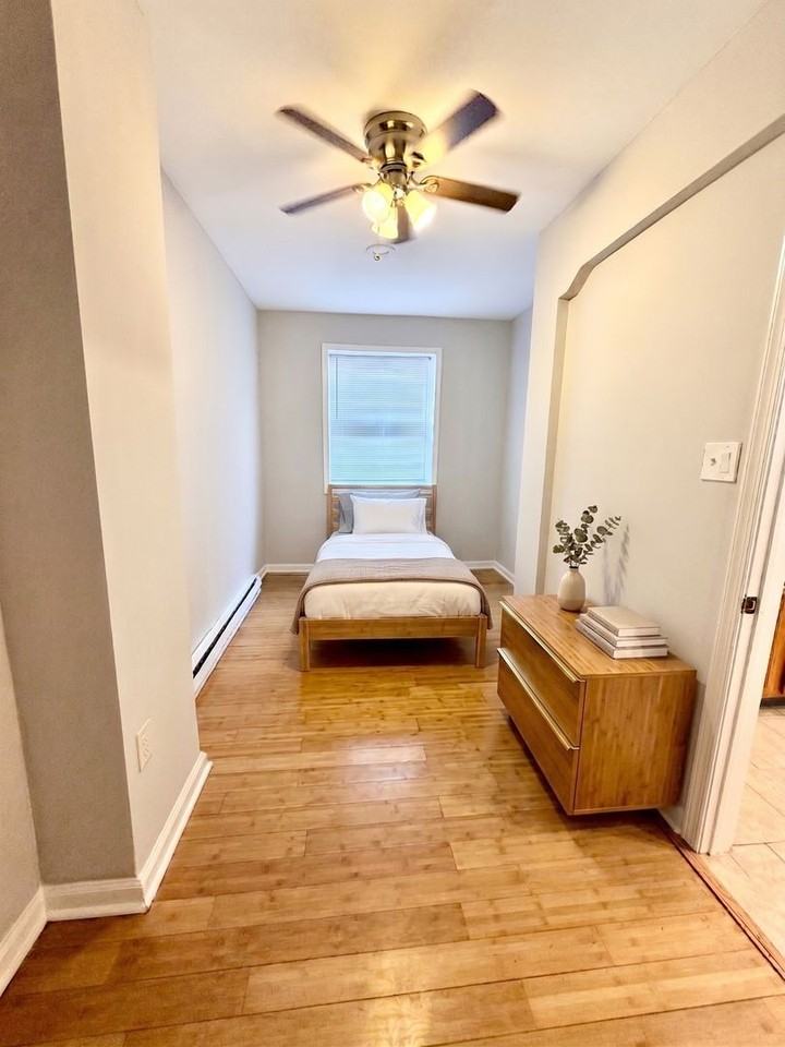 6525 Saybrook Ave - Photo 6 of 24