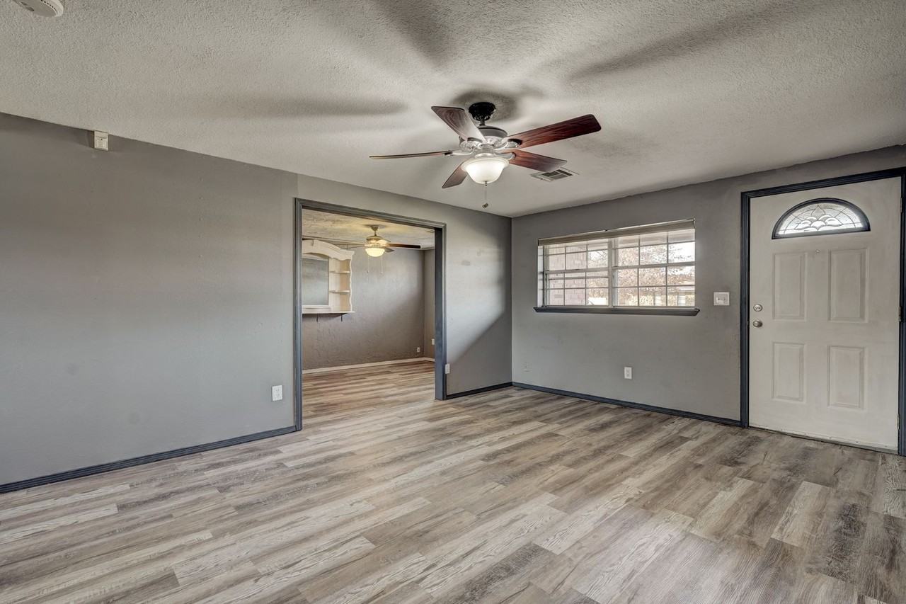 218 E Cherry Ave - Photo 2 of 11