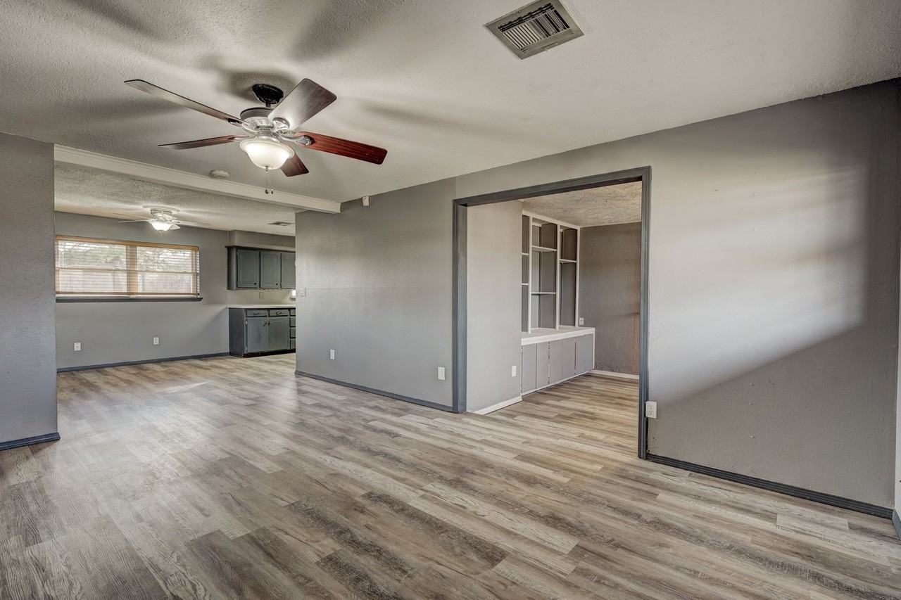 218 E Cherry Ave - Photo 3 of 11