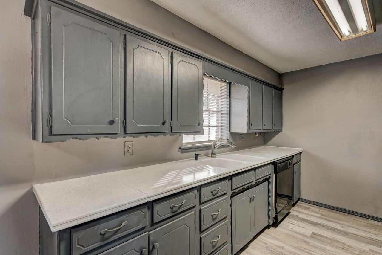 218 E Cherry Ave - Photo 5 of 11