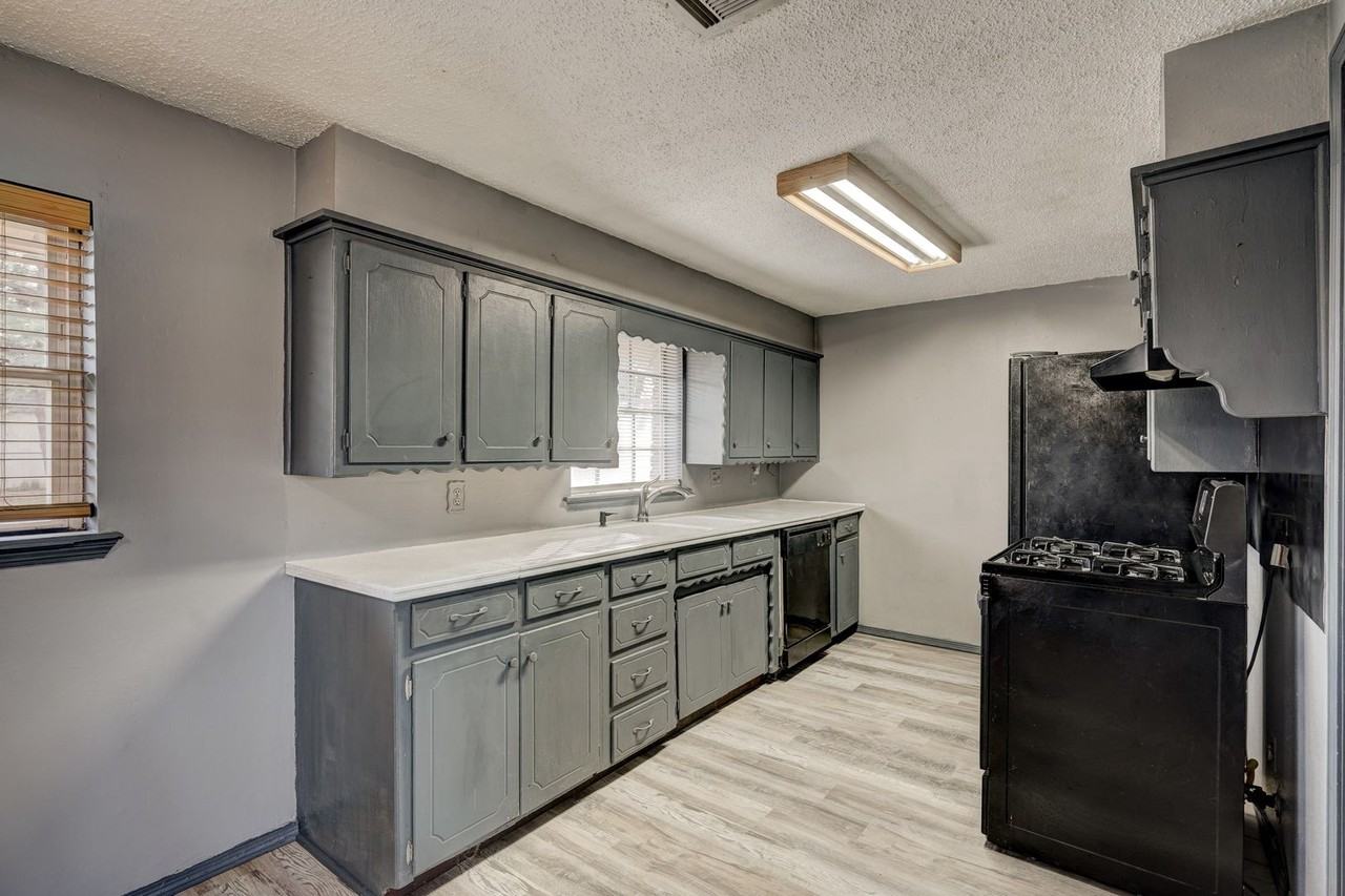 218 E Cherry Ave - Photo 6 of 11