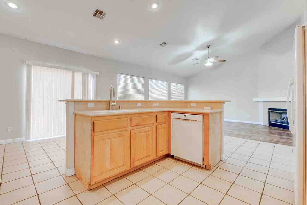 2294 Tedesca Dr - Photo 5 of 36