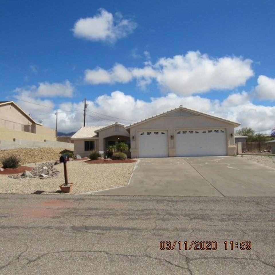 3740 Hiawatha Dr