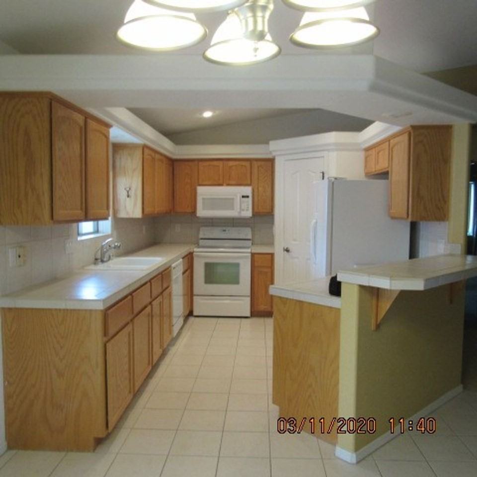 3740 Hiawatha Dr - Photo 2 of 23
