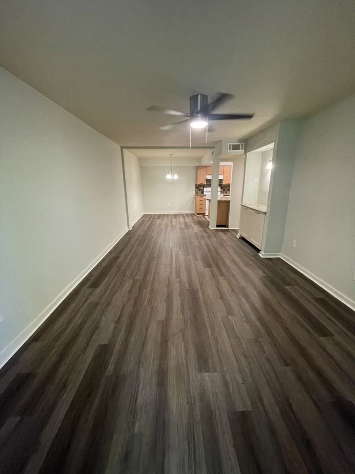 7124 Longstreet Dr Unit C - Photo 2 of 15