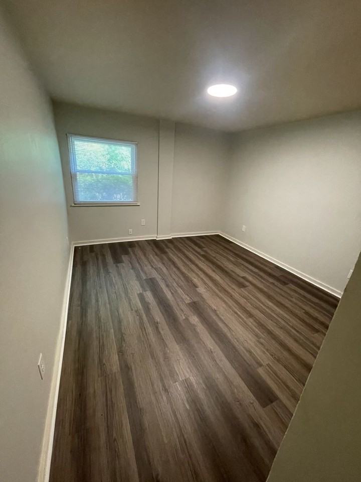 7124 Longstreet Dr Unit C - Photo 4 of 15