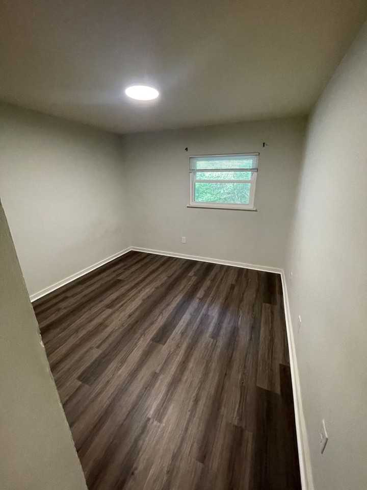 7124 Longstreet Dr Unit C - Photo 6 of 15