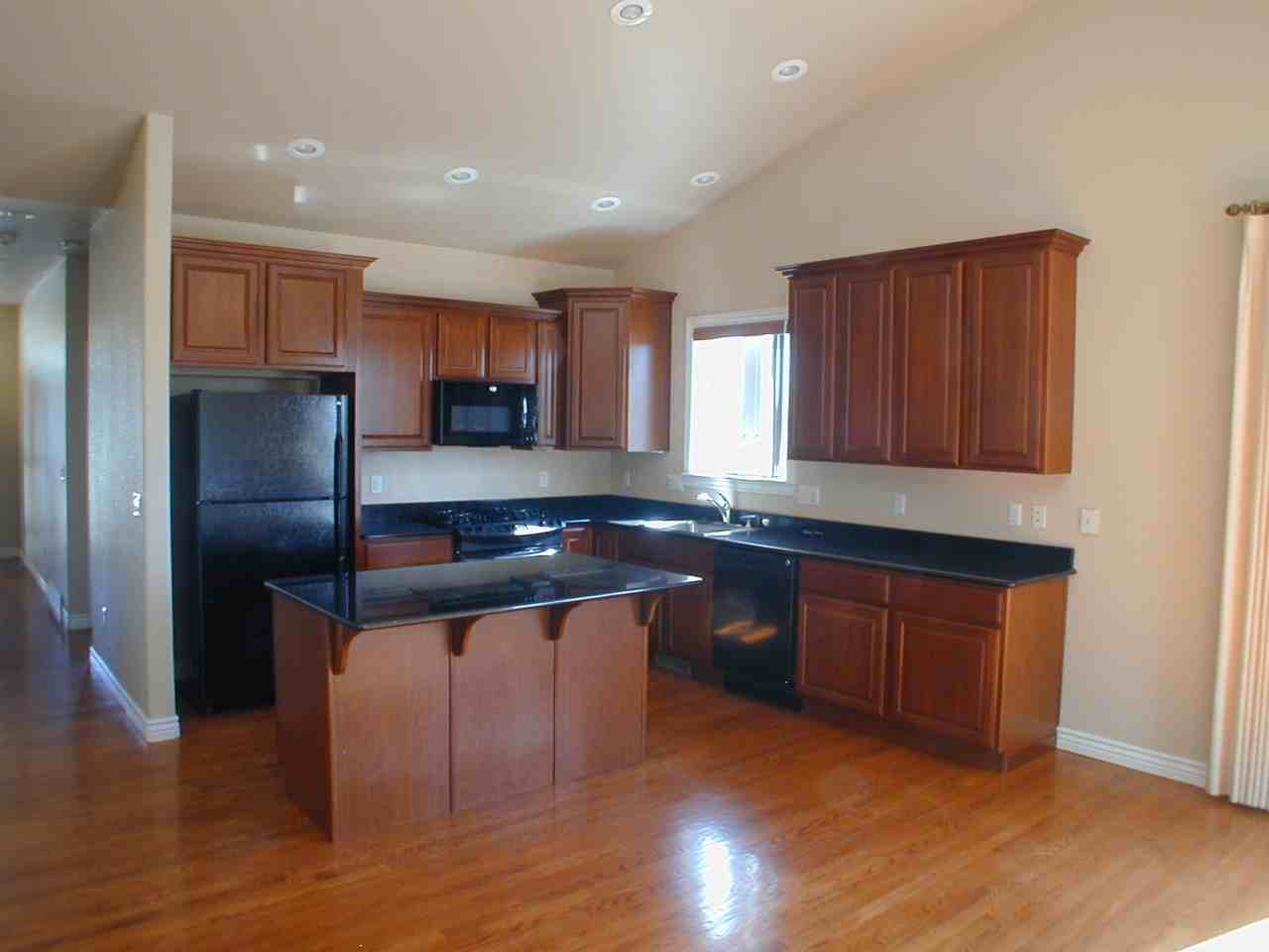 400 Sterling Dr - Photo 3 of 28