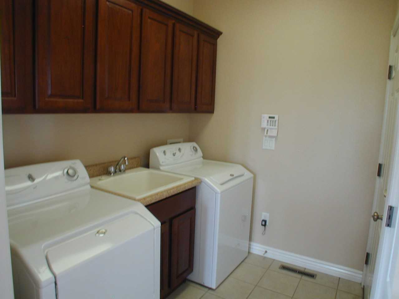 400 Sterling Dr - Photo 6 of 28