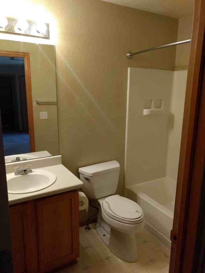 4914 E 101st Ct - Photo 7 of 37