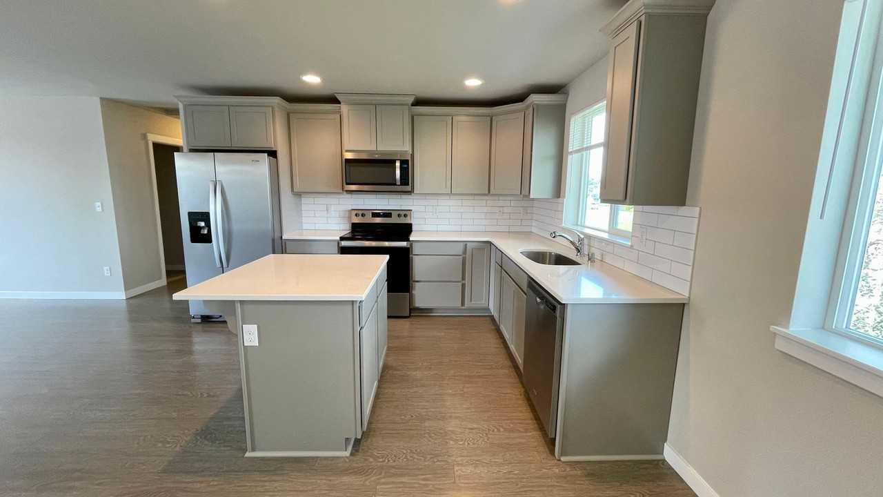 212 Jefferson Ave Nw - Photo 3 of 22
