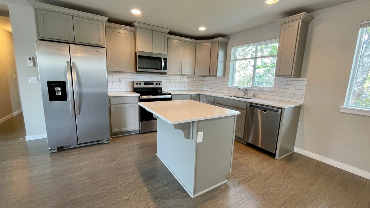 212 Jefferson Ave Nw - Photo 4 of 22