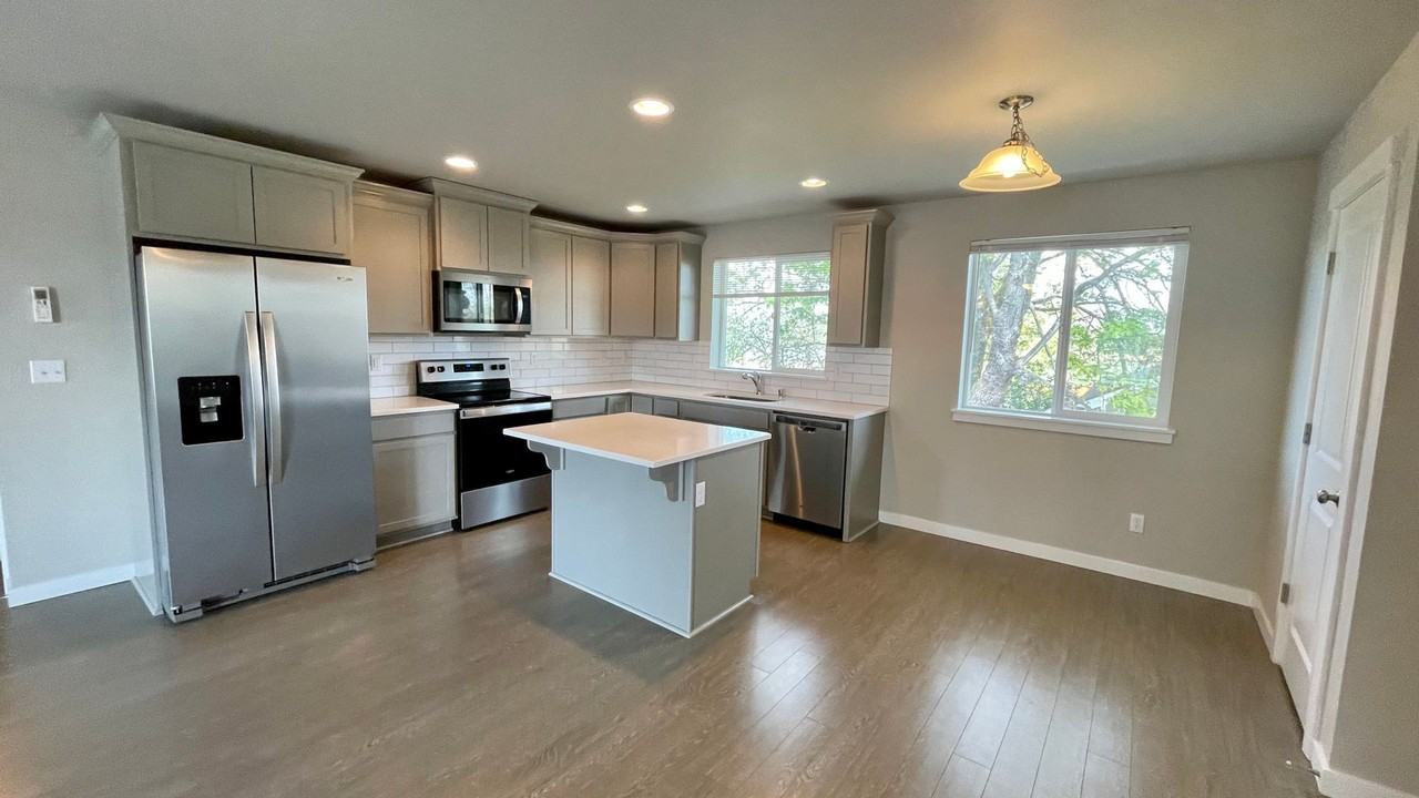 212 Jefferson Ave Nw - Photo 5 of 22