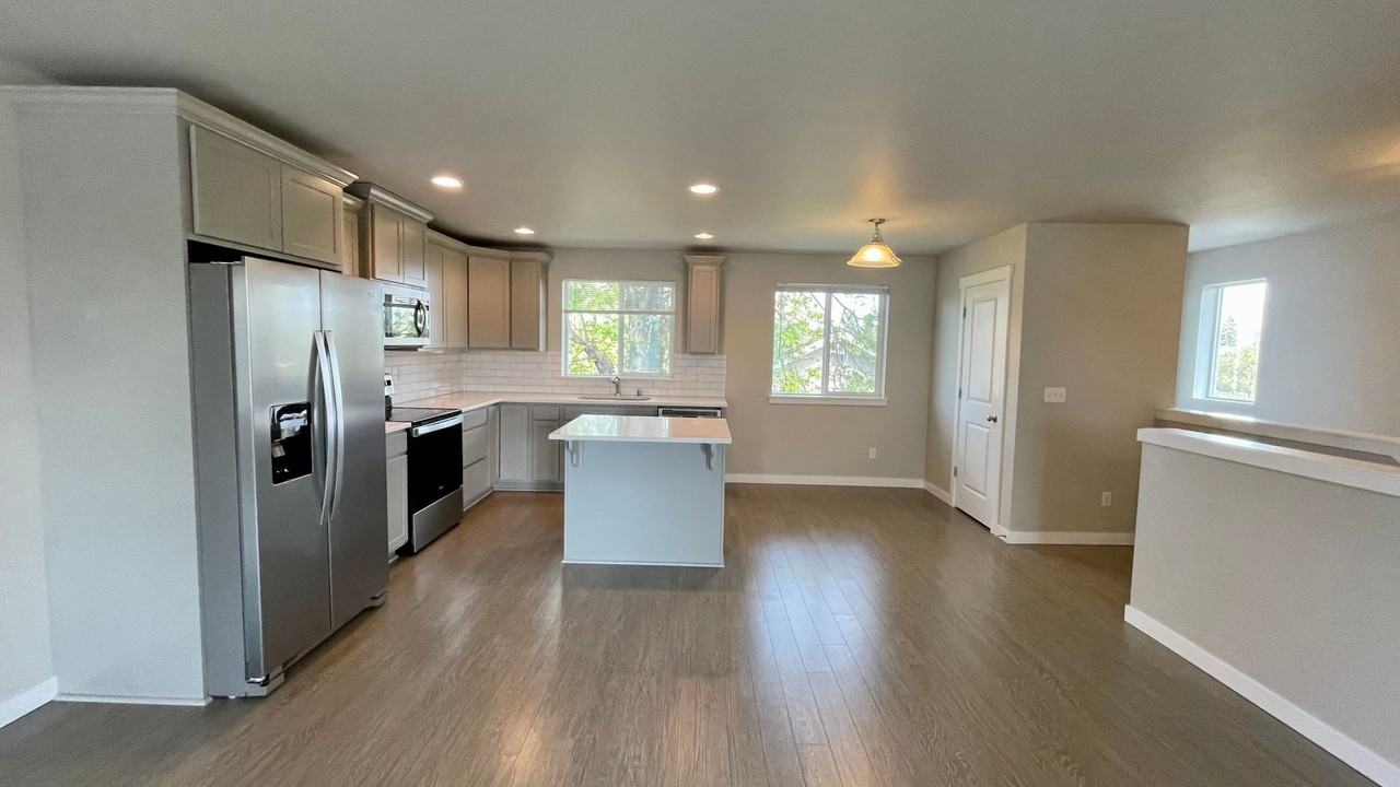 212 Jefferson Ave Nw - Photo 6 of 22