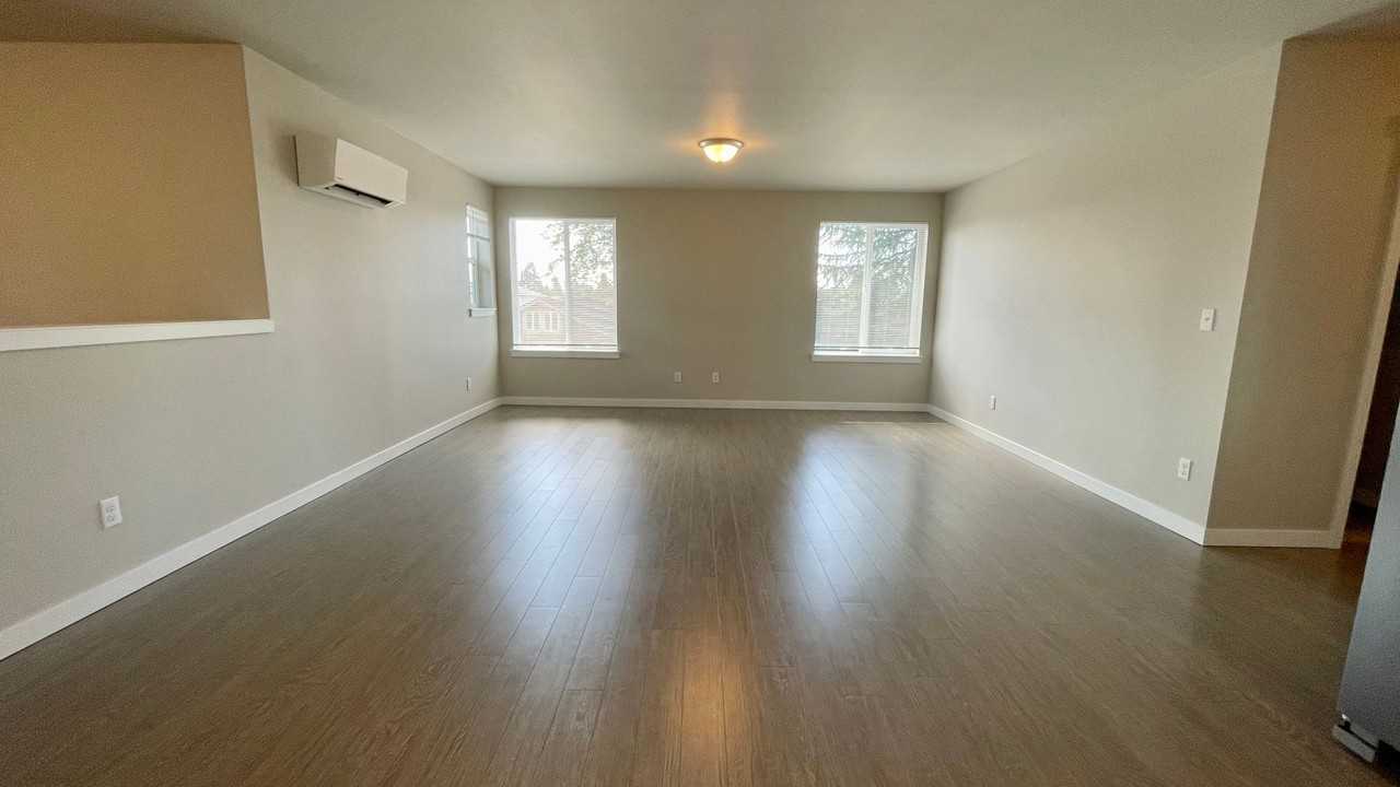 212 Jefferson Ave Nw - Photo 7 of 22