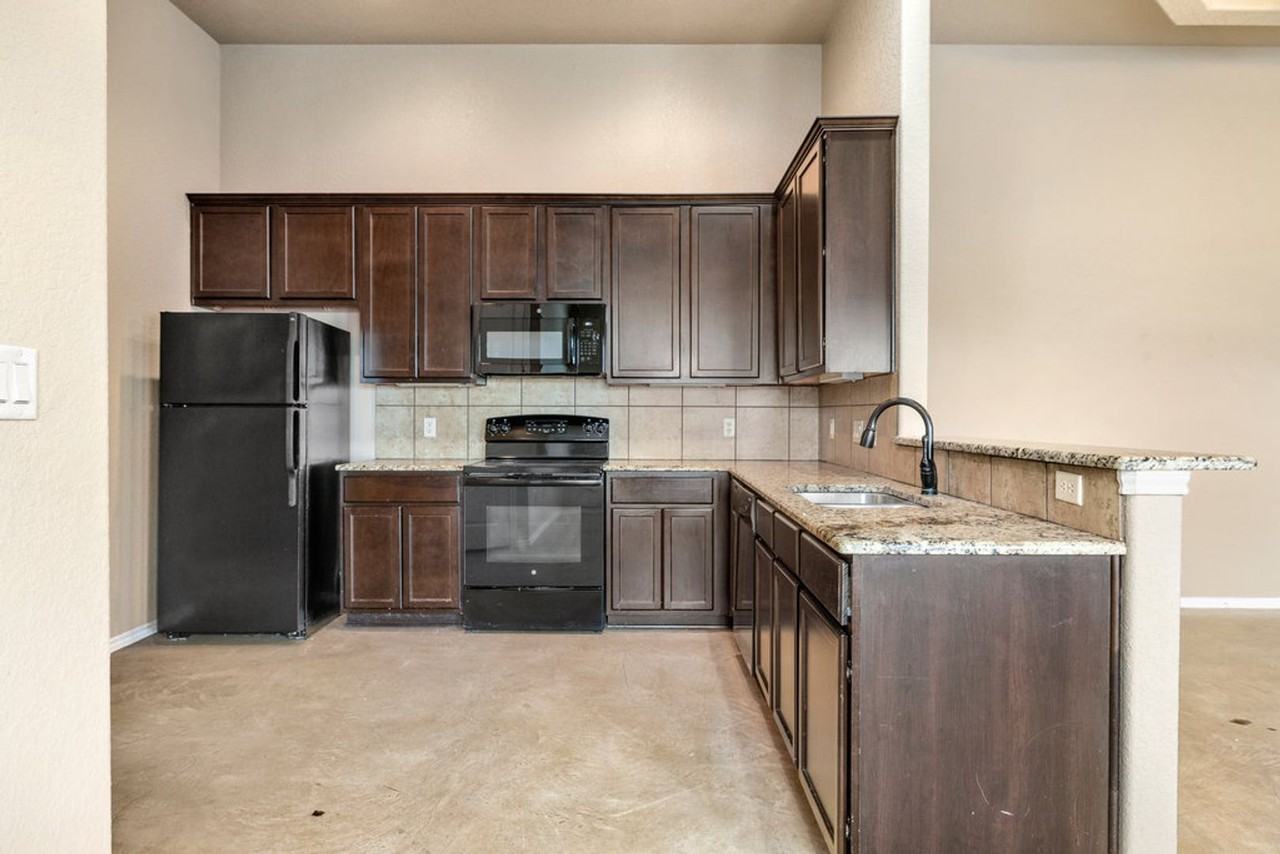 216 Stone Gate Dr - Photo 3 of 14