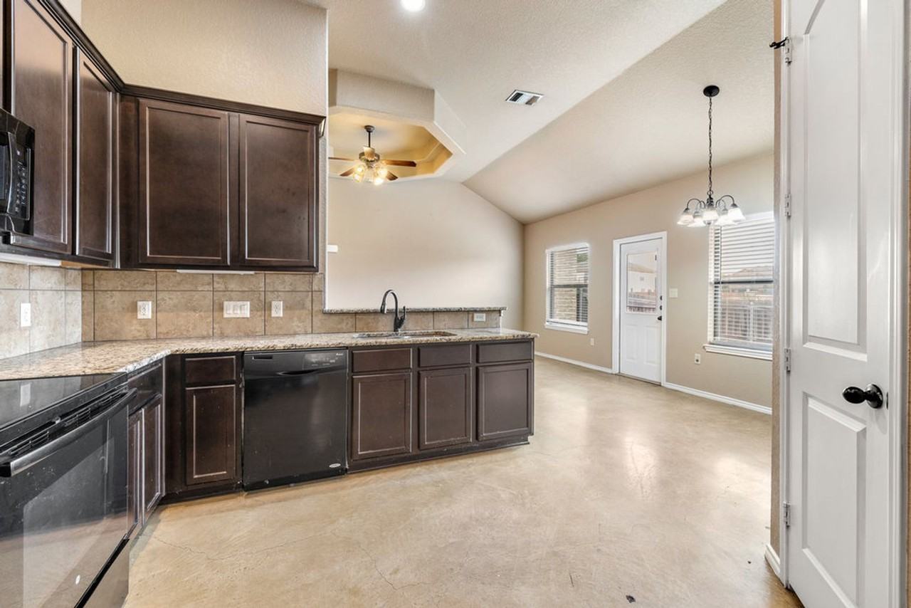 216 Stone Gate Dr - Photo 4 of 14