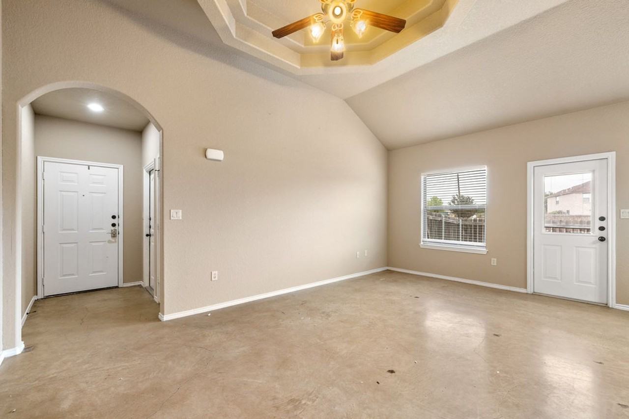 216 Stone Gate Dr - Photo 7 of 14