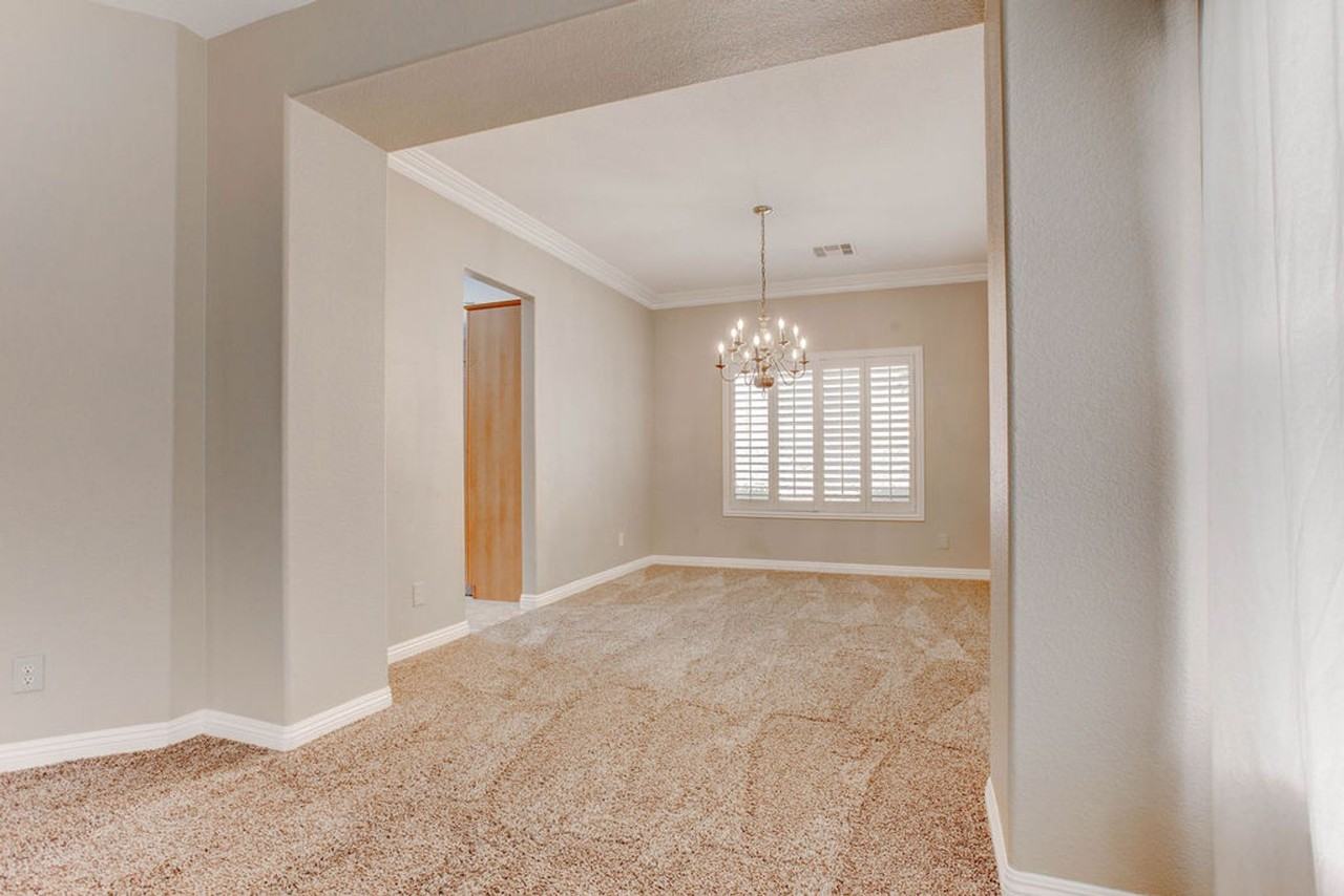 809 Royal Birch Ln - Photo 5 of 50