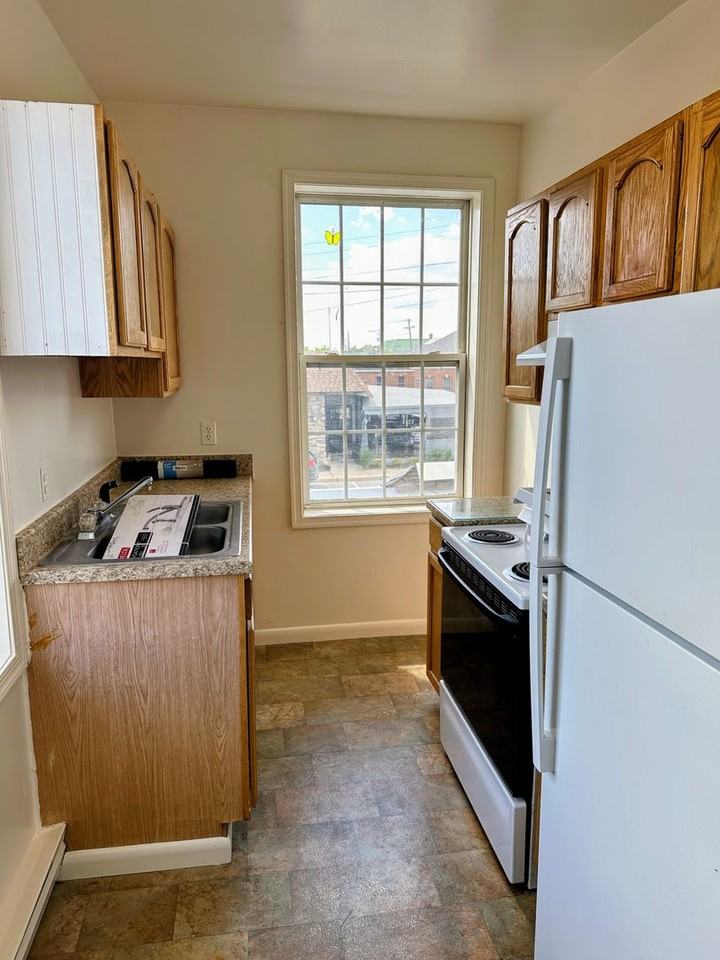503 Charles St Unit A - Photo 2 of 5