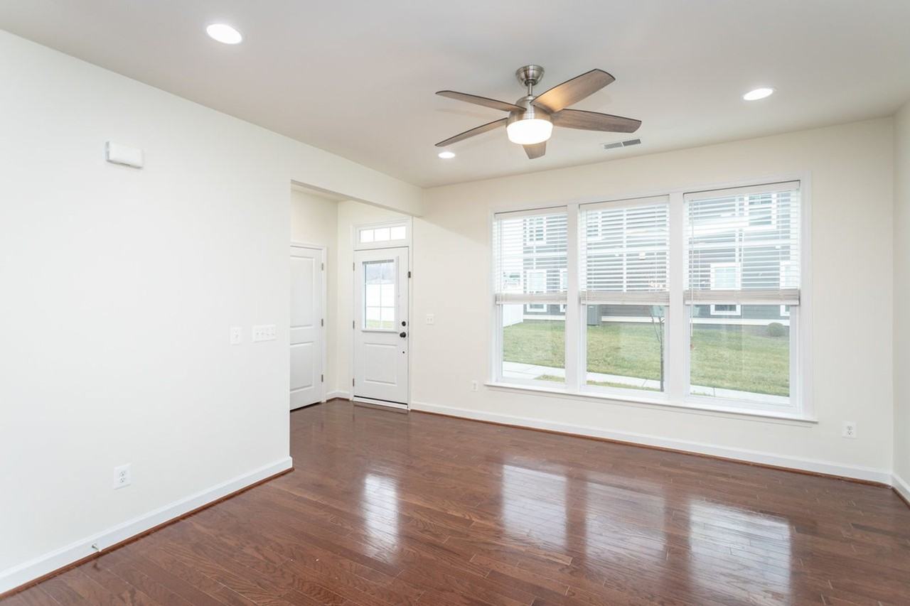 3245 Battery Park Pl - Photo 3 of 34