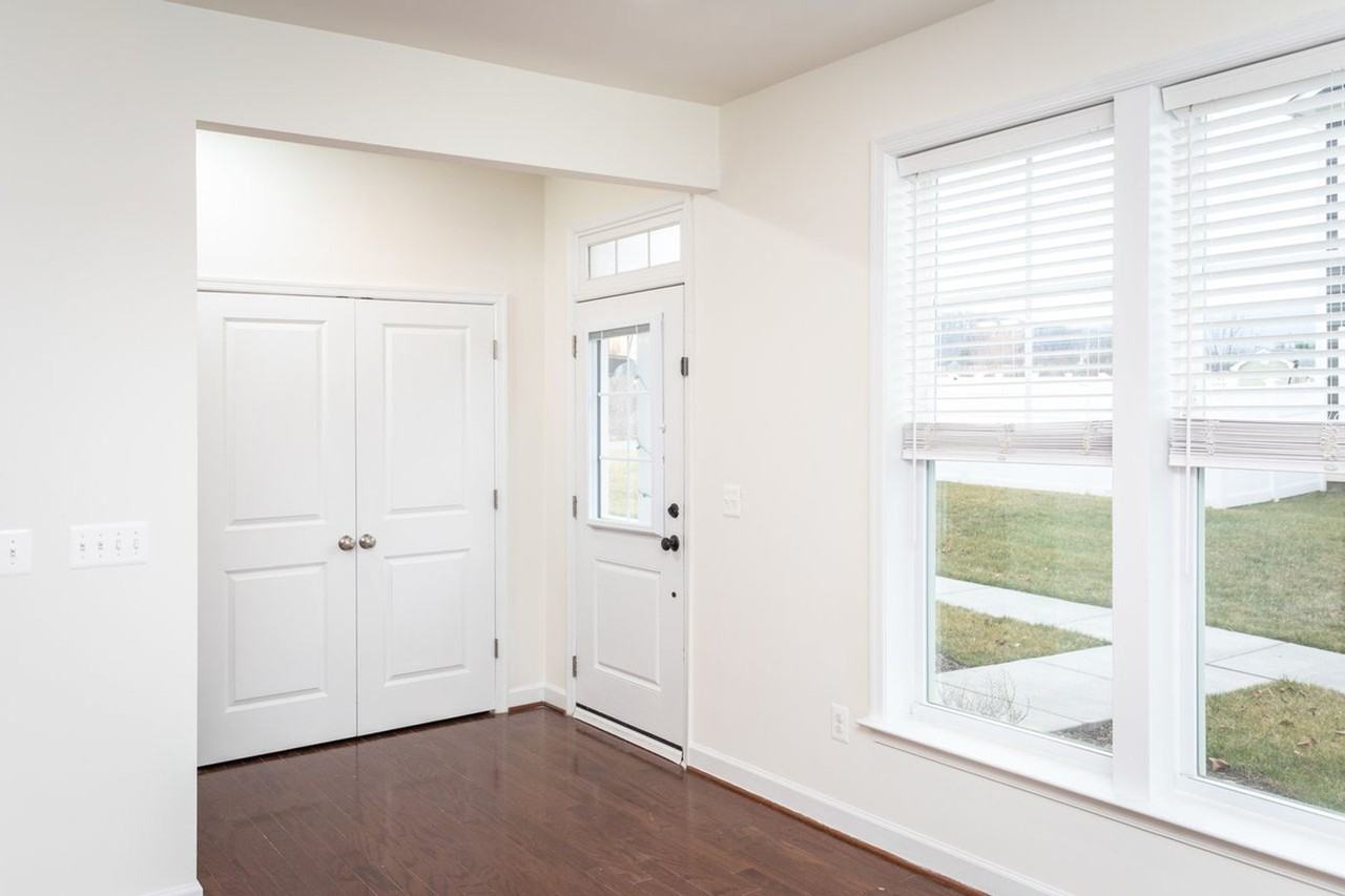 3245 Battery Park Pl - Photo 4 of 34