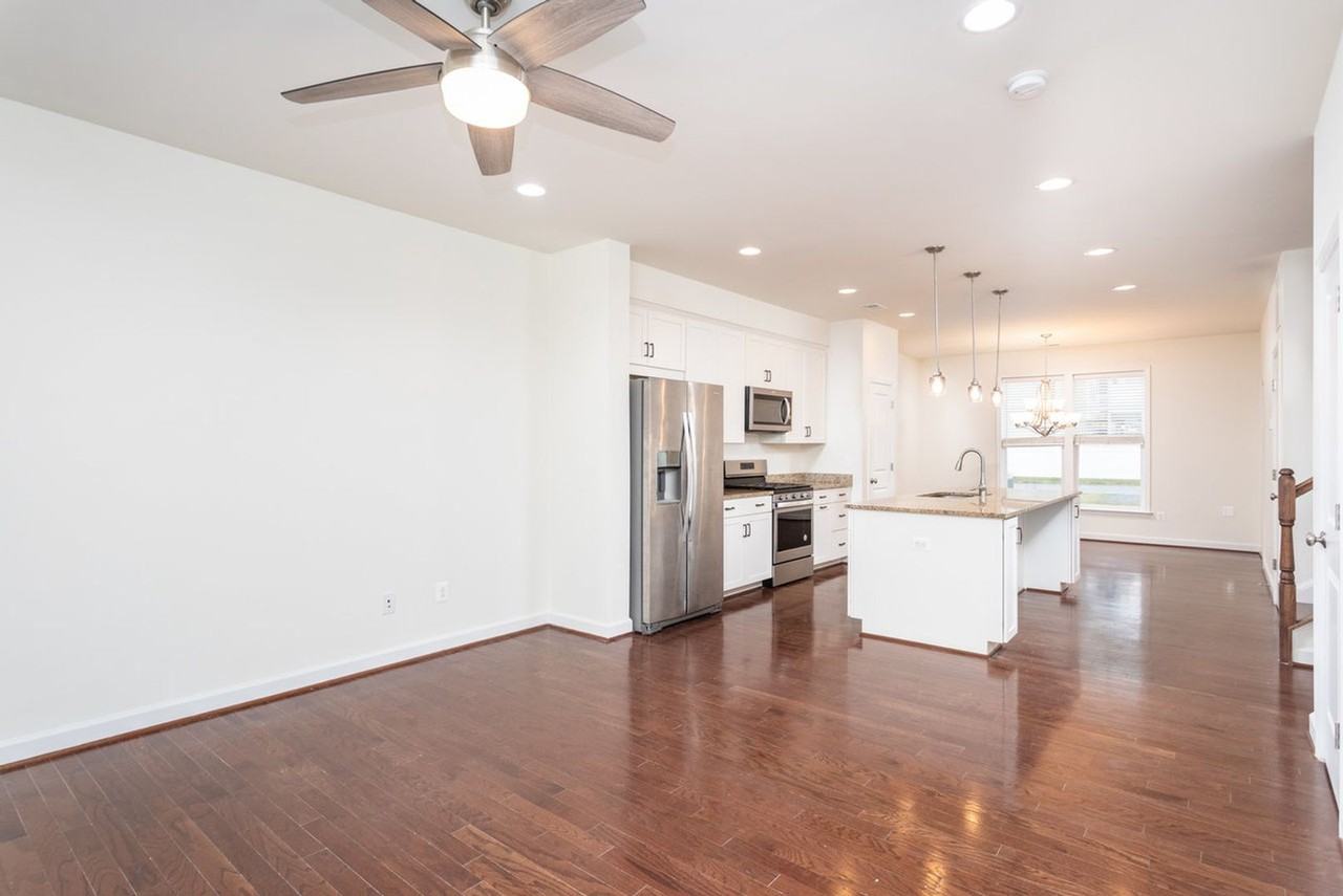 3245 Battery Park Pl - Photo 6 of 34