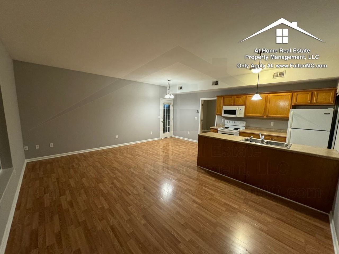211 N Main St - Photo 2 of 15