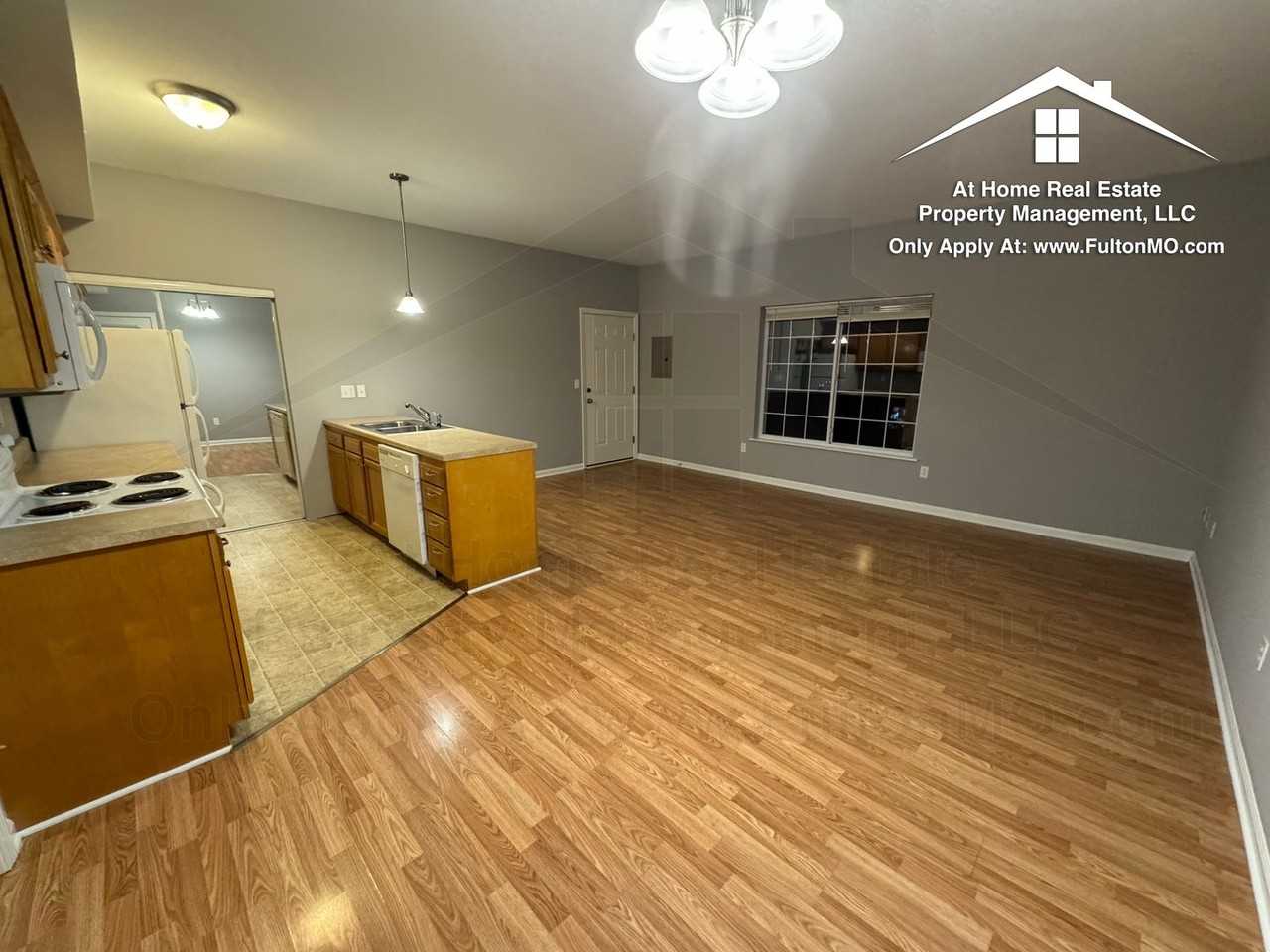 211 N Main St - Photo 3 of 15
